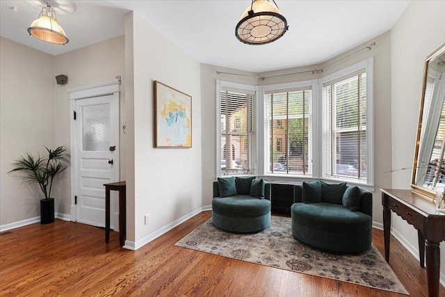 3828 N Wilton Ave, Chicago, IL 60613 - living area with wood finished floors and baseboards