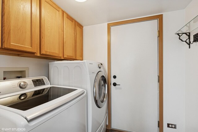 261 E Camden Ln, Round Lake Beach, IL 60073 - laundry area featuring washer and dryer and cabinet space