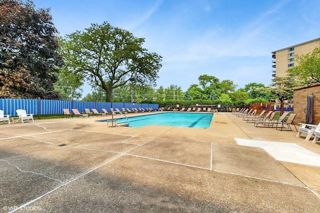 6833 N Kedzie Ave Unit 716, Chicago, IL 60645 - community pool featuring a patio