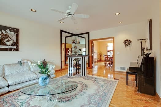living room with recessed lighting, ceiling fan, and baseboards