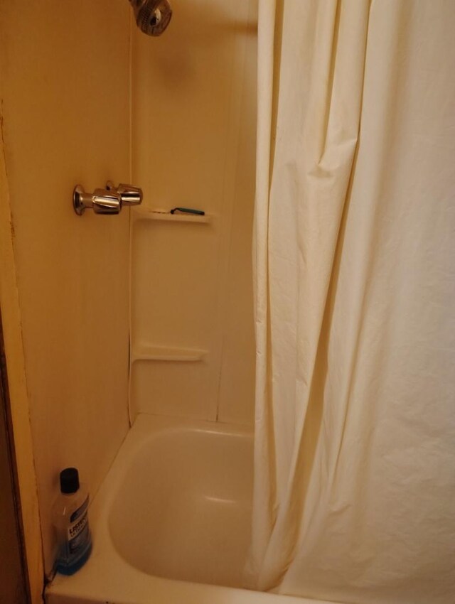2240 W 50th Pl, Chicago, IL 60609 - full bath featuring shower / tub combo with curtain