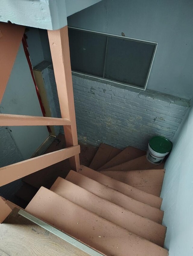 2240 W 50th Pl, Chicago, IL 60609 - view of stairway