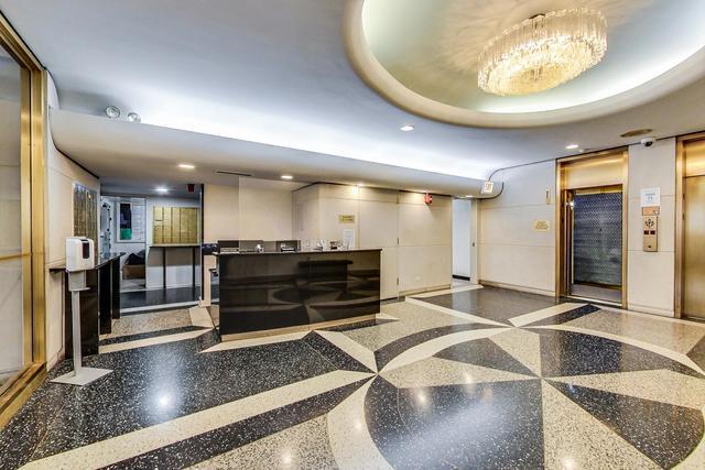 21 W Goethe St Unit 18D, Chicago, IL 60610 - reception area featuring recessed lighting