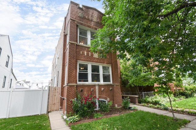 view of front of property featuring brick siding