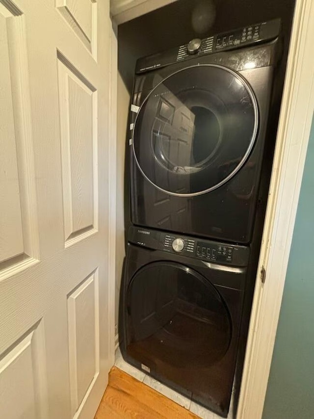5905 S Indiana Ave, Chicago, IL 60637 - laundry room featuring stacked washing machine and dryer