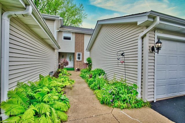 5 Spyglass Ct, Naperville, IL 60563 - entrance to property featuring brick siding and an attached garage