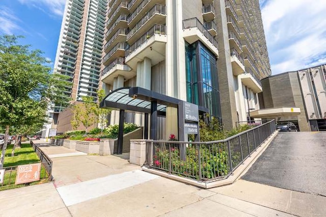 6007 N Sheridan Rd Unit 38G, Chicago, IL 60660 - view of building exterior