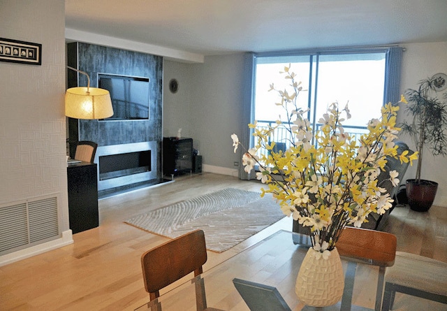 6007 N Sheridan Rd Unit 38G, Chicago, IL 60660 - living room with wood finished floors and baseboards