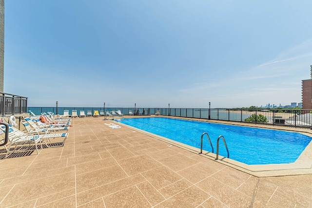 6007 N Sheridan Rd Unit 38G, Chicago, IL 60660 - community pool featuring a patio area
