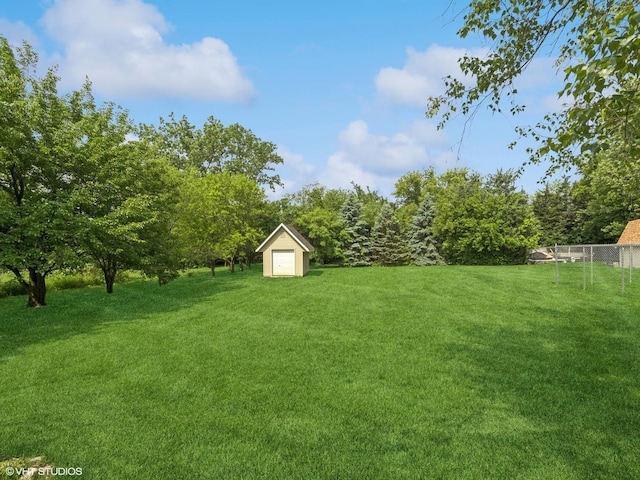 1520 Grant St, Schaumburg, IL 60193 - view of yard featuring a shed