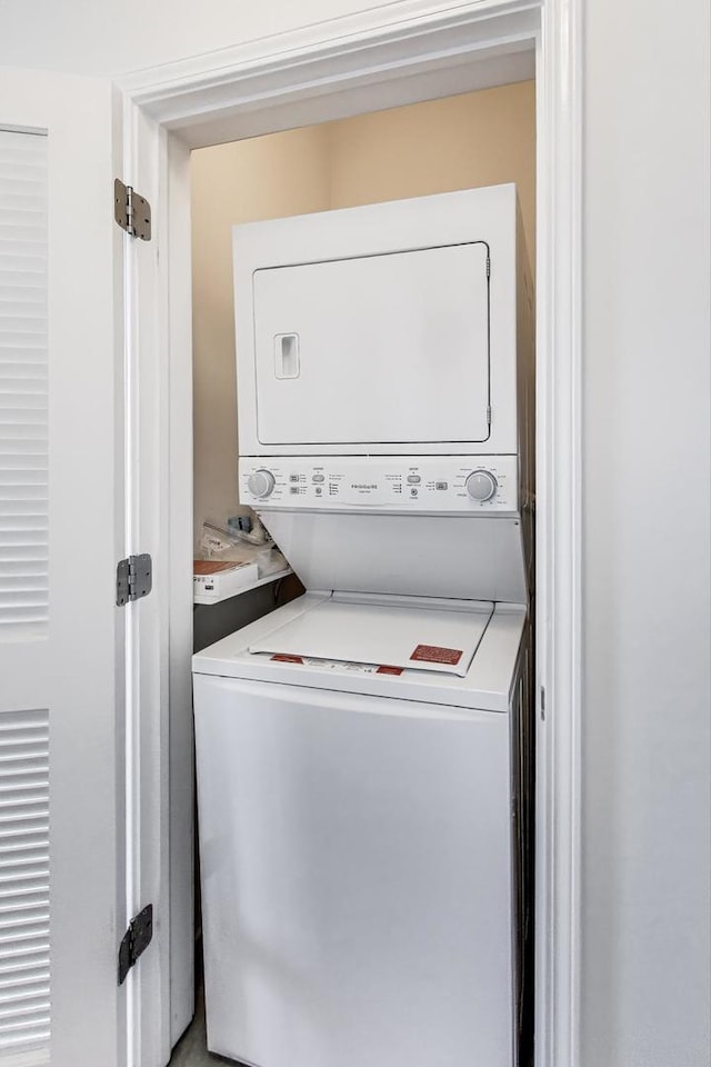 1464 S Michigan Ave Unit 1609, Chicago, IL 60605 - laundry area with stacked washing machine and dryer