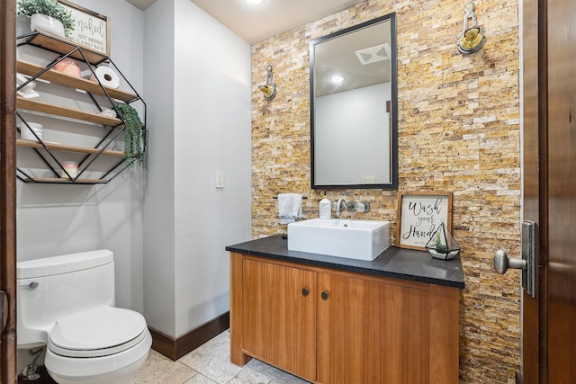 2500 Wahoo Ct, Morris, IL 60450 - half bath featuring vanity and toilet