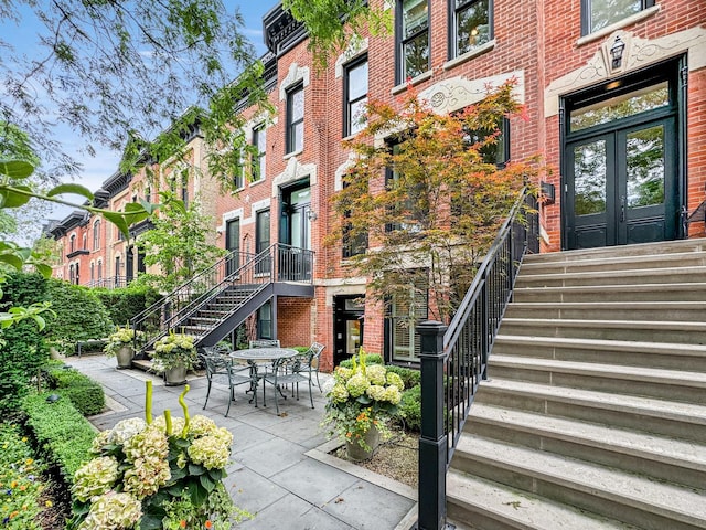2123 N Bissell St, Chicago, IL 60614 - view of property with stairway