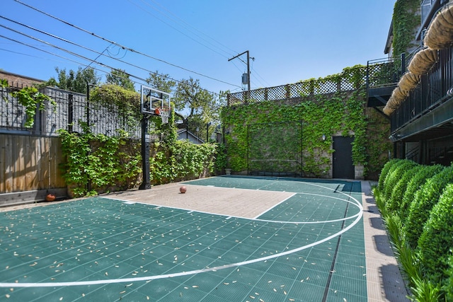 2123 N Bissell St, Chicago, IL 60614 - view of basketball court featuring basketball court