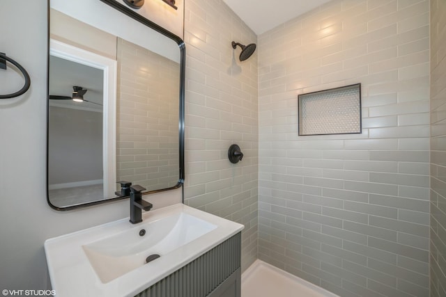 364 Hoxie Ave, Calumet City, IL 60409 - bathroom featuring tiled shower and vanity