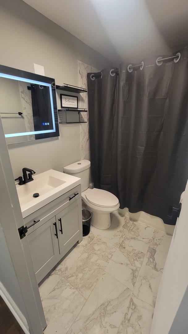 5455 N Sheridan Rd Unit 3409, Chicago, IL 60640 - view of bathroom