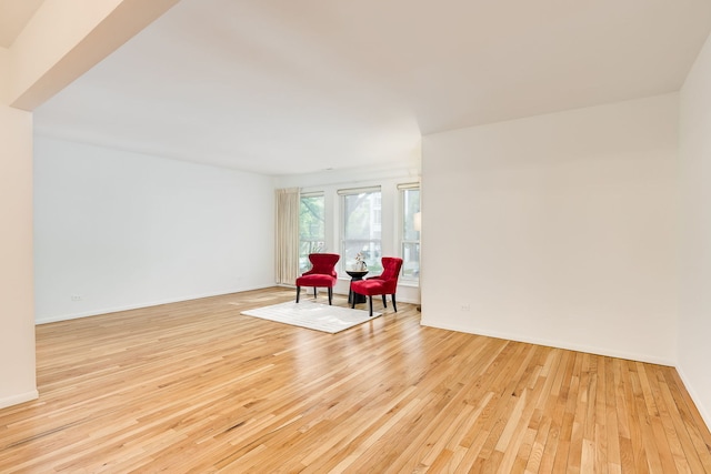 5400 S Hyde Park Blvd Unit 10C, Chicago, IL 60615 - living area with light wood finished floors and baseboards