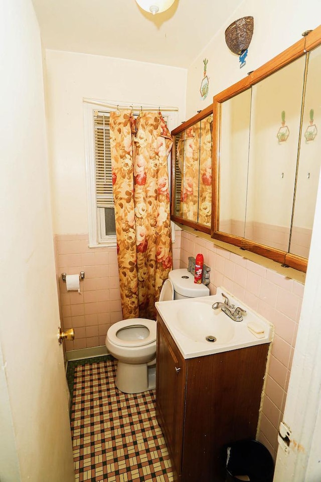 9134 S Justine St, Chicago, IL 60620 - full bathroom featuring tile walls, toilet, vanity, a wainscoted wall, and tile patterned floors