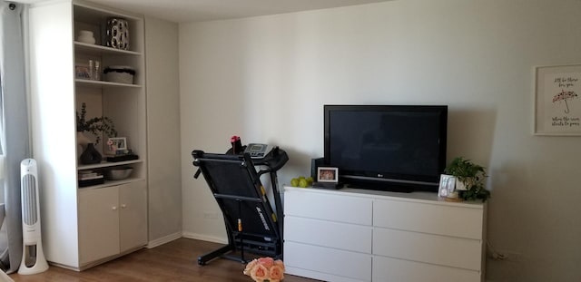 21 W Goethe St Unit 7C, Chicago, IL 60610 - home office with wood finished floors