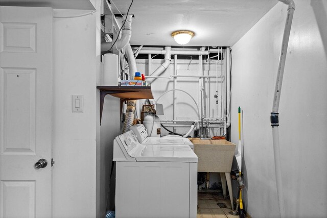 334 Idlewood Dr, Bolingbrook, IL 60440 - laundry room featuring washing machine and clothes dryer