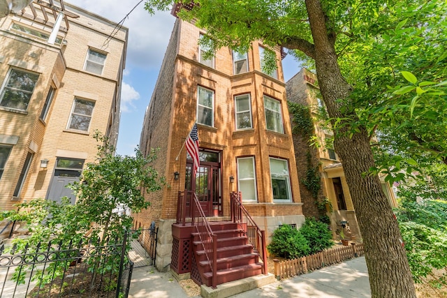 1128 W Wolfram St Unit 2, Chicago, IL 60657 - townhome / multi-family property with a gate and brick siding