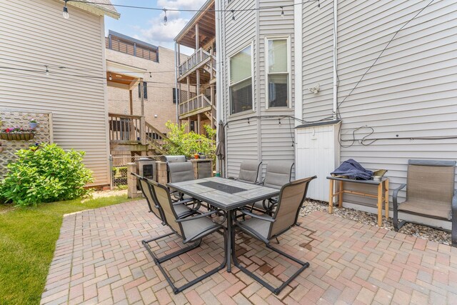 1128 W Wolfram St Unit 2, Chicago, IL 60657 - view of patio with outdoor dining space