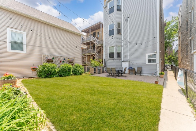 1128 W Wolfram St Unit 2, Chicago, IL 60657 - view of yard featuring a patio