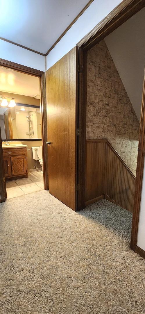 18068 Jason Ln, Lansing, IL 60438 - corridor featuring light colored carpet