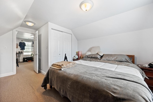 3137 N Monticello Ave, Chicago, IL 60618 - bedroom featuring light colored carpet, lofted ceiling, baseboards, and a closet