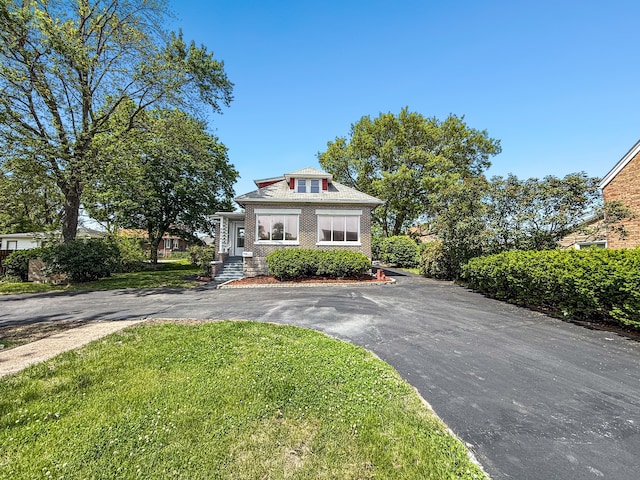 2914 Ridge Rd, Lansing, IL 60438 - view of front facade with driveway and a front yard