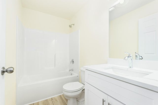 5542 Hearthside Dr, Bourbonnais, IL 60914 - full bath featuring vanity, toilet, shower / bathtub combination, and wood finished floors