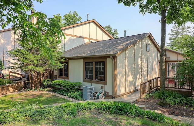 1149 Wheaton Oaks Dr Unit 0, Wheaton, IL 60187 - view of side of property with a deck and roof with shingles