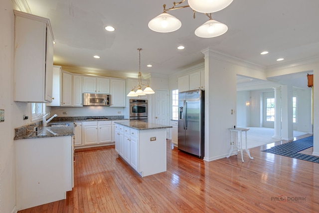 15 Open Pkwy N, Hawthorn Woods, IL 60047 - kitchen featuring stainless steel appliances, crown molding, a kitchen island, light wood-style flooring, and recessed lighting