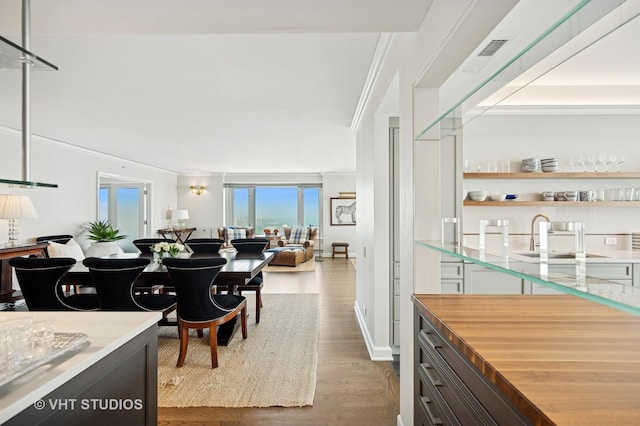 132 E Delaware Pl Unit 5106, Chicago, IL 60611 - dining space with wood finished floors