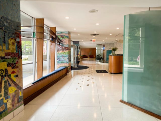 6301 N Sheridan Rd Unit 24C, Chicago, IL 60660 - lobby with recessed lighting