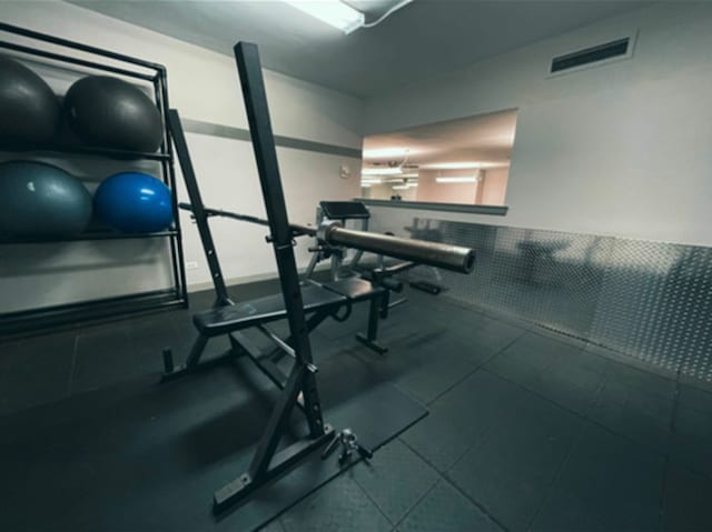 6301 N Sheridan Rd Unit 24C, Chicago, IL 60660 - view of exercise area
