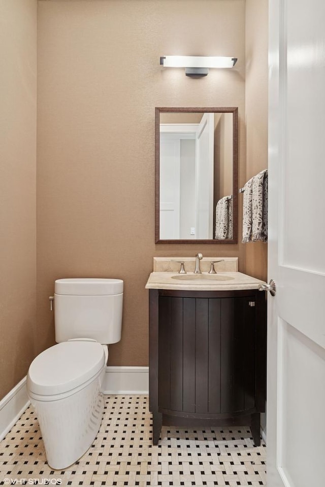 1230 W Cornelia Ave, Chicago, IL 60657 - bathroom with vanity and toilet