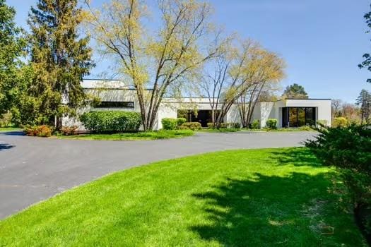 205 N Savanna Ct, Lake Forest, IL 60045 - photo 1