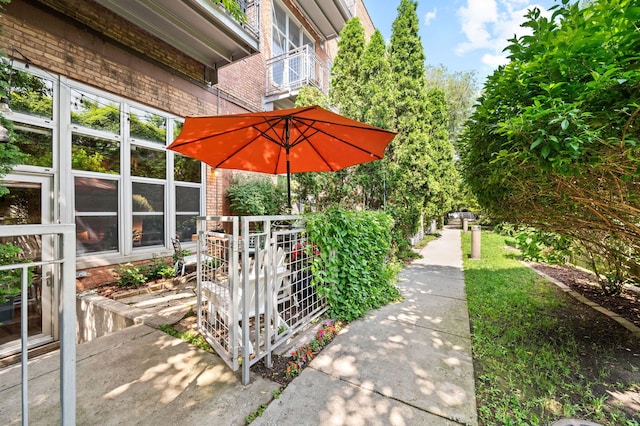 2111 W Churchill St Unit 112, Chicago, IL 60647 - view of side of property with brick siding