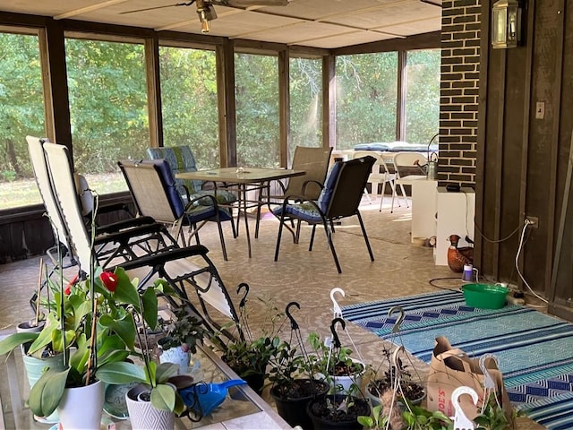 27125 N Williams Park Rd N, Wauconda, IL 60084 - sunroom with outdoor dining space
