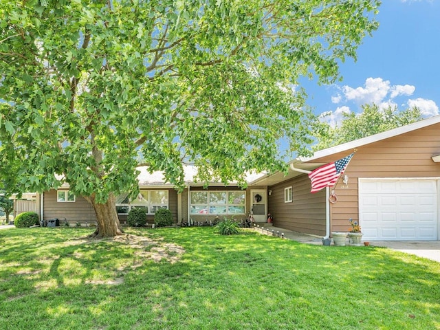 1518 Golfview Rd Unit 1, Rantoul, IL 61866 - view of green lawn