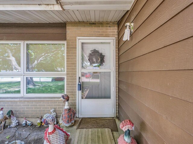 1518 Golfview Rd Unit 1, Rantoul, IL 61866 - living area with carpet flooring, ceiling fan, and vaulted ceiling