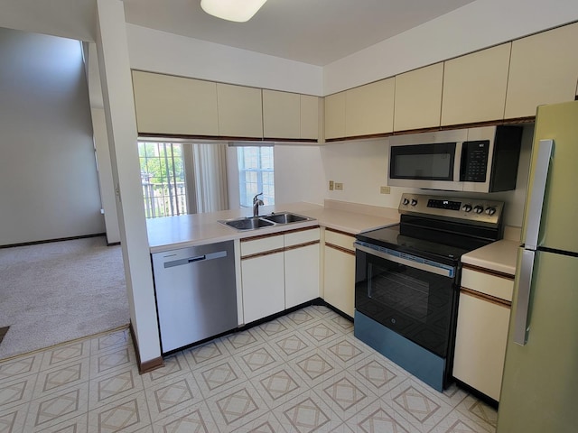 116 White Oak Ct Unit 5, Schaumburg, IL 60195 - kitchen featuring appliances with stainless steel finishes, light countertops, cream cabinets, light floors, and a peninsula