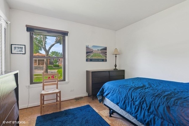 27 Keswick Rd, Elk Grove Village, IL 60007 - bedroom with baseboards