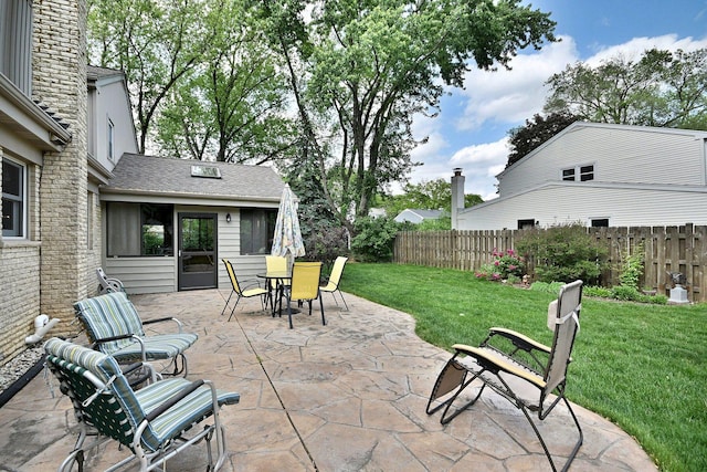 537 S Echo Ln, Palatine, IL 60067 - fenced backyard featuring a patio and outdoor dining space