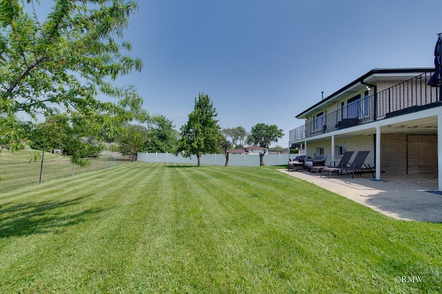 724 N Plamondon Dr, Addison, IL 60101 - view of yard featuring a patio