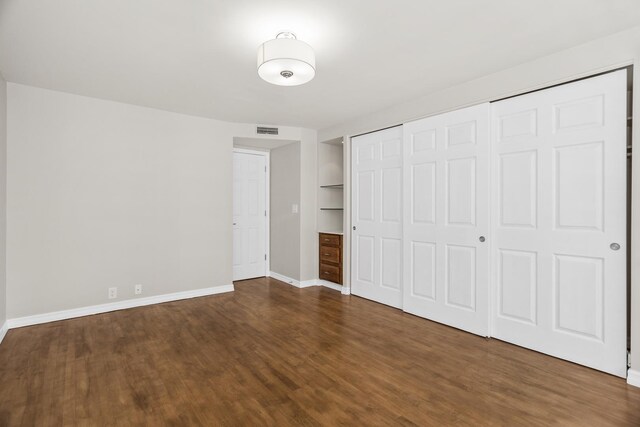 6007 N Sheridan Rd Unit 37H, Chicago, IL 60660 - unfurnished bedroom with wood finished floors, baseboards, and a closet