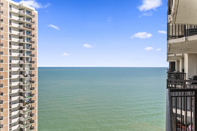 6007 N Sheridan Rd Unit 37H, Chicago, IL 60660 - water view