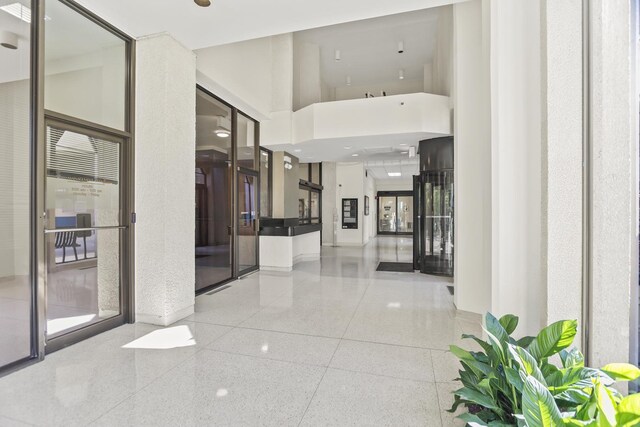 6007 N Sheridan Rd Unit 37H, Chicago, IL 60660 - community lobby featuring a towering ceiling