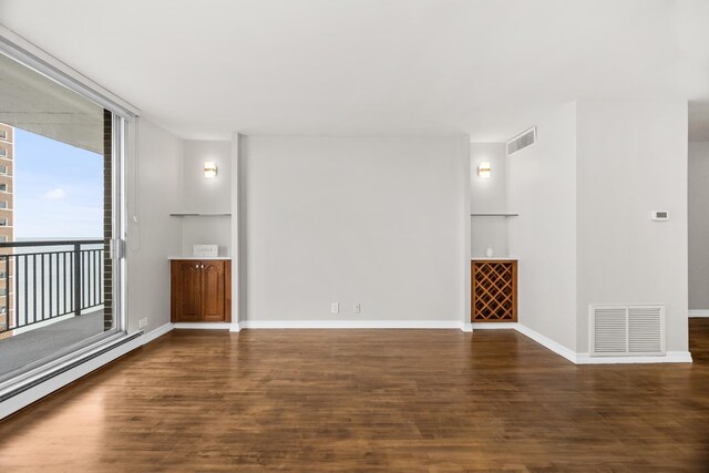 6007 N Sheridan Rd Unit 37H, Chicago, IL 60660 - unfurnished room featuring baseboard heating, wood finished floors, and baseboards